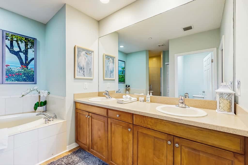 Dog friendly bayfront 4th floor condo with bay views heated pool and spa WD