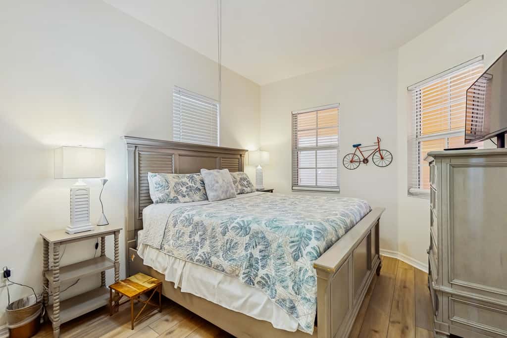 Dog friendly bayfront 4th floor condo with bay views heated pool and spa WD