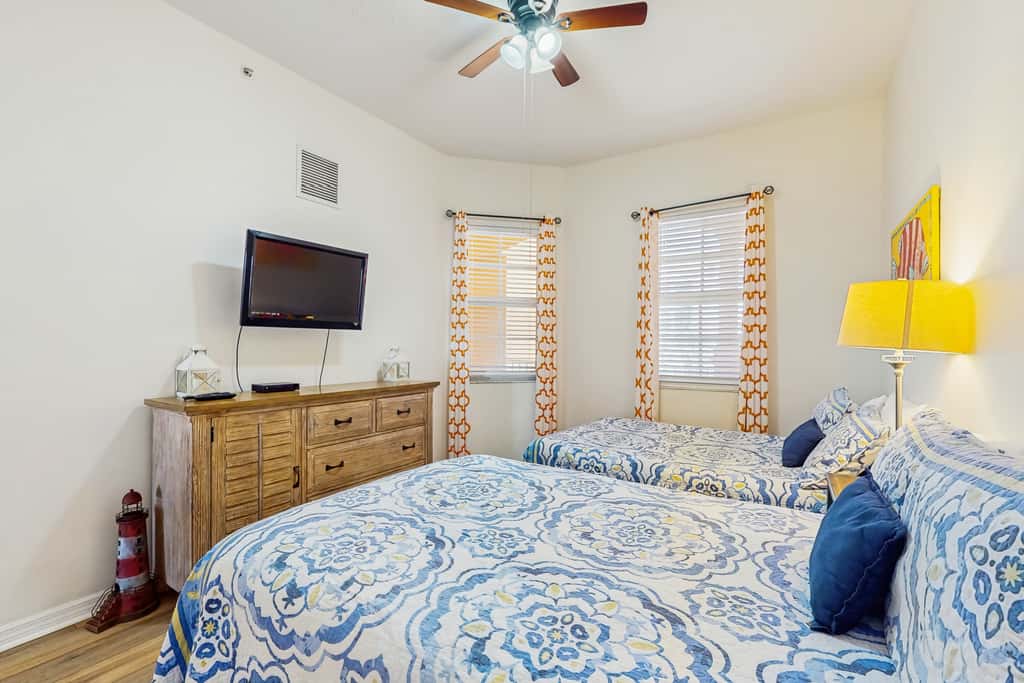 Dog friendly bayfront 4th floor condo with bay views heated pool and spa WD