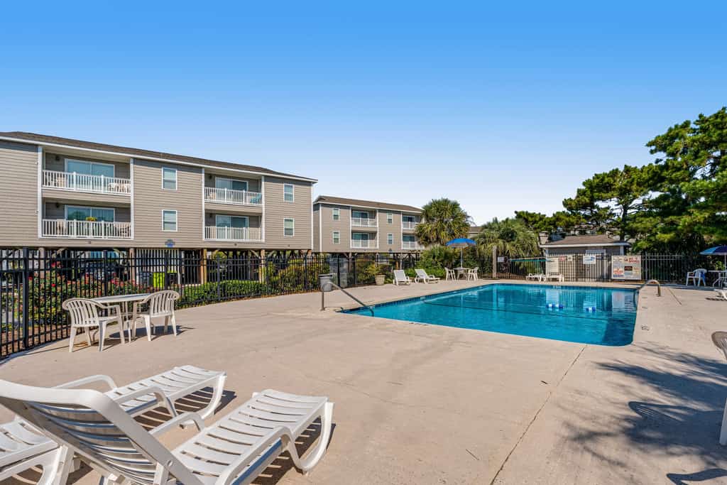 Starboard #16C: Across from beach, pool, deck
