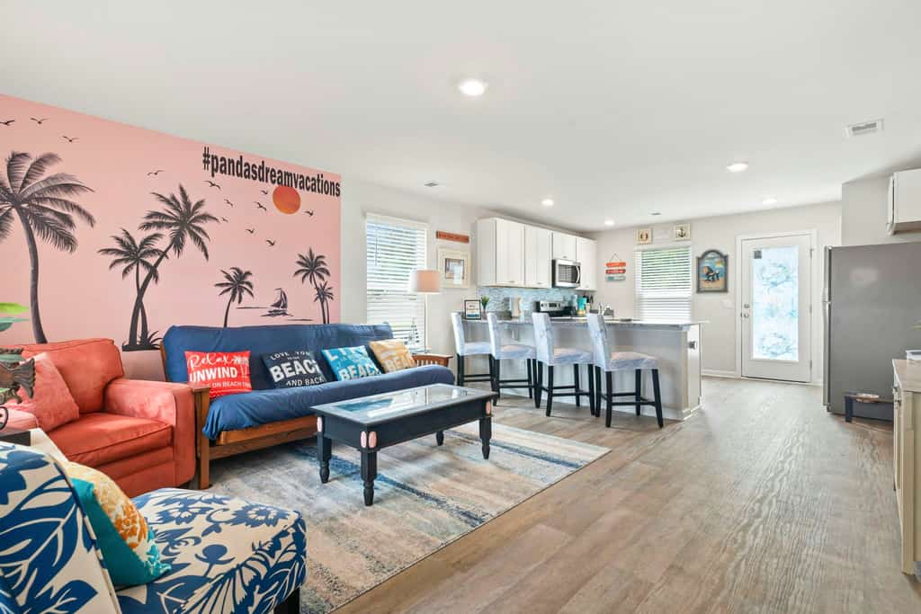 Pandas Dream: Dog-friendly, enclosed yard