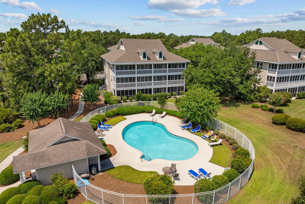 STJ22B: Coastal Condo with golf course view and shared pool access