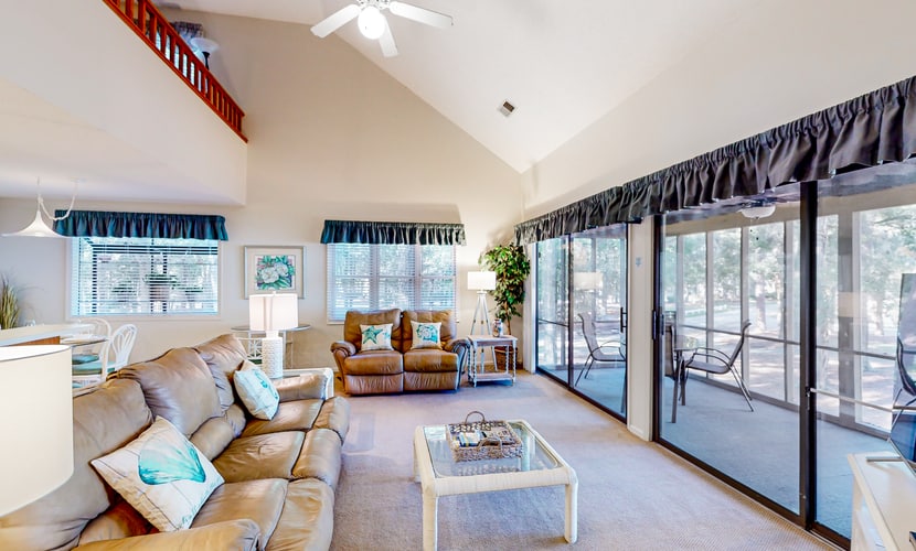 Resort condo with A/C & near golf & beach - snowbird-friendly