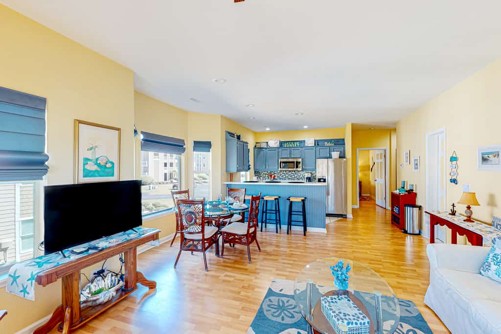 Sea Shell Cove: Condo with Golf and Water Views