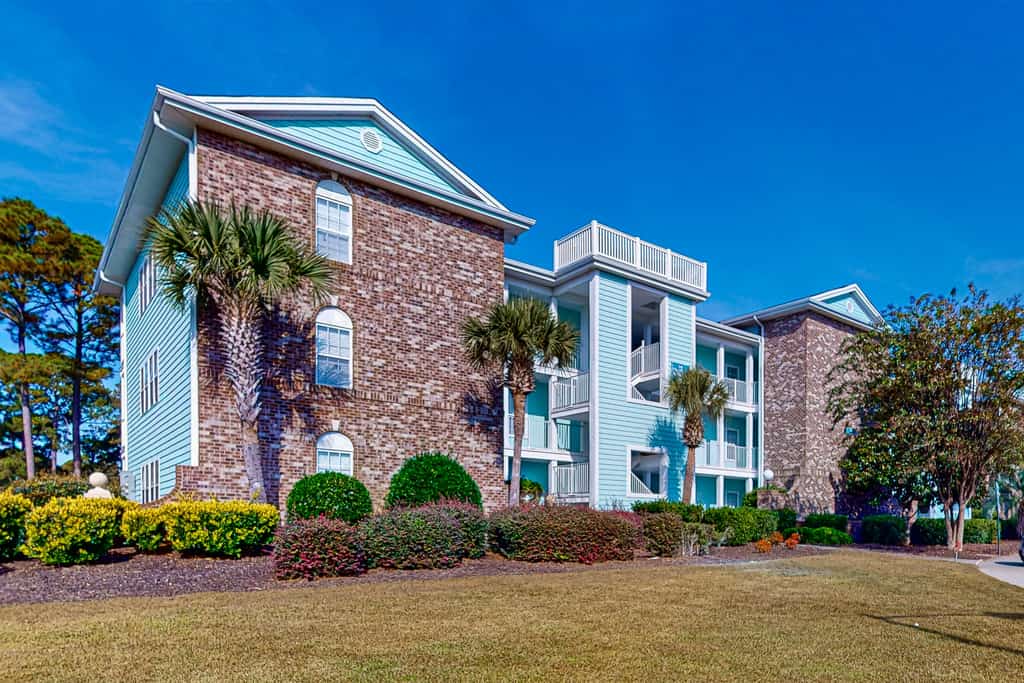 SB72B: Coastal Suite with golf course view and shared pool access