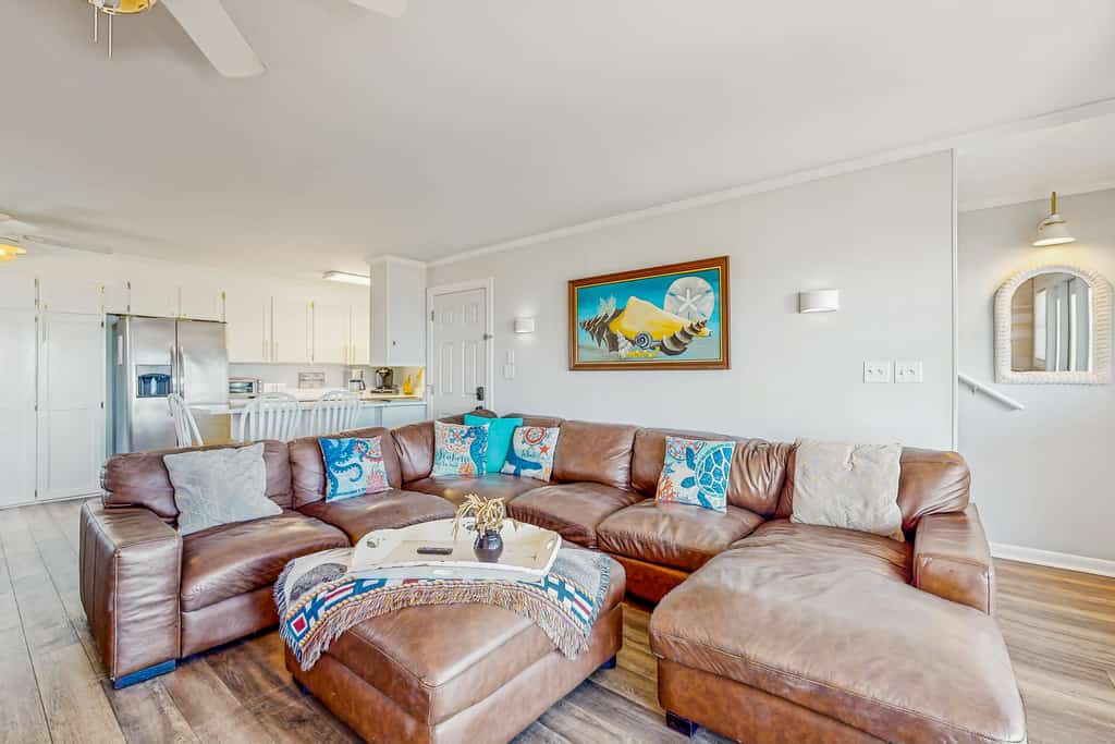 Oceanfront duplex with beach access, 2 primary suites, hot tub, & kitchen