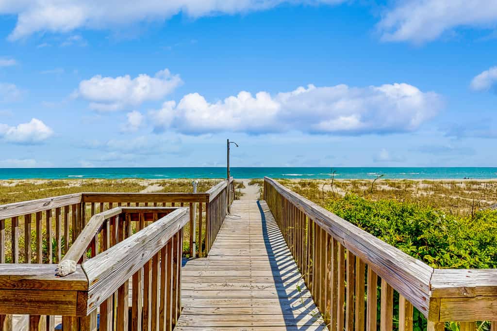 Oceanfront duplex with beach access, 2 primary suites, hot tub, & kitchen