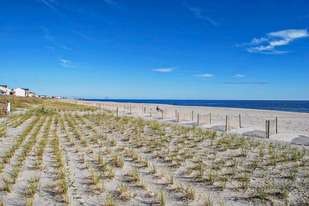 Lovely Beachfront Family Duplex w/Free WiFi, Private WD, Central AC, Patio, Deck
