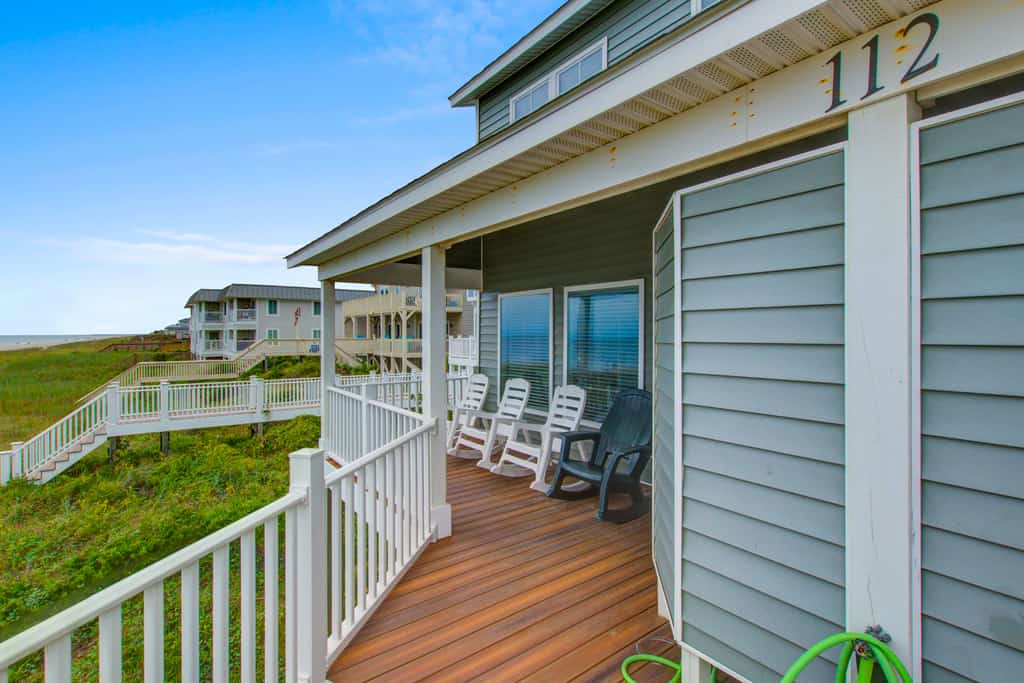 Outstanding Beachfront Family Duplex w/Free WiFi, Patio, Deck, Central AC, W/D