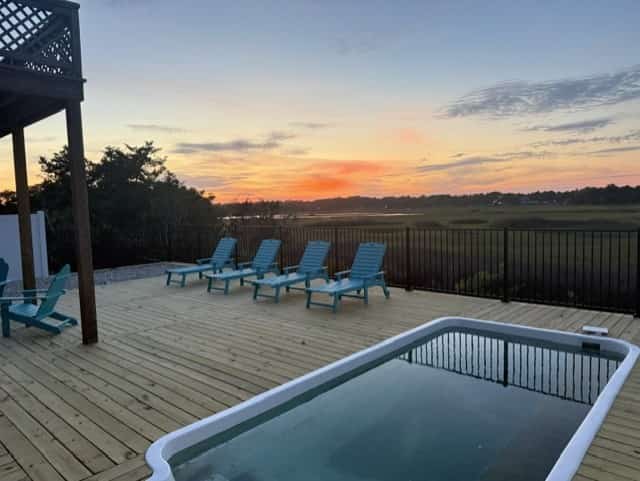 HB93 Holden Friends - 2nd row, 3 bedroom, NEW private pool