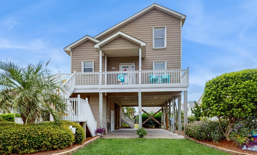 Carolina Breeze: Shared outdoor pool, close to beach access