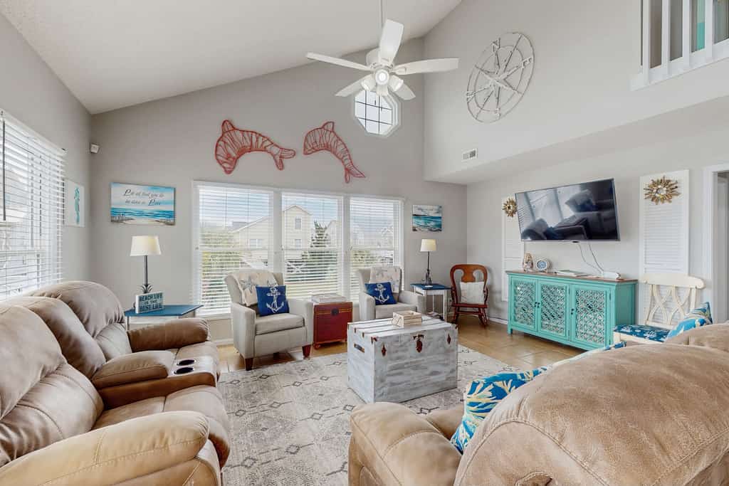 Carolina Breeze: Shared outdoor pool, close to beach access