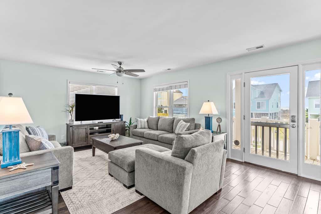 Ocean-view second-row home with fast WiFi & outdoor shower - steps to beach