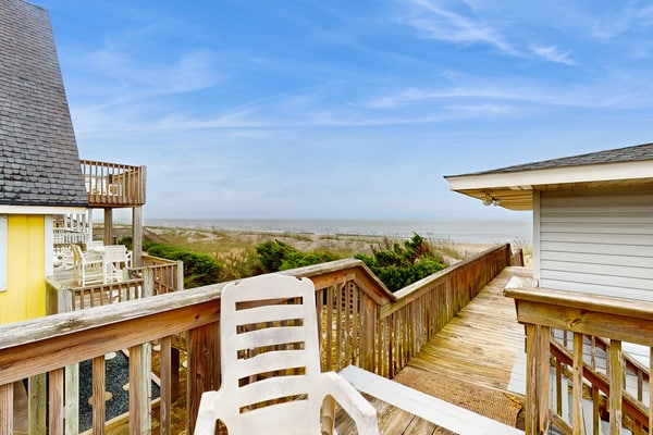 Oceanfront Cottage with Sunrise View, Walkway to Beach, WiFi, Outdoor Shower, AC