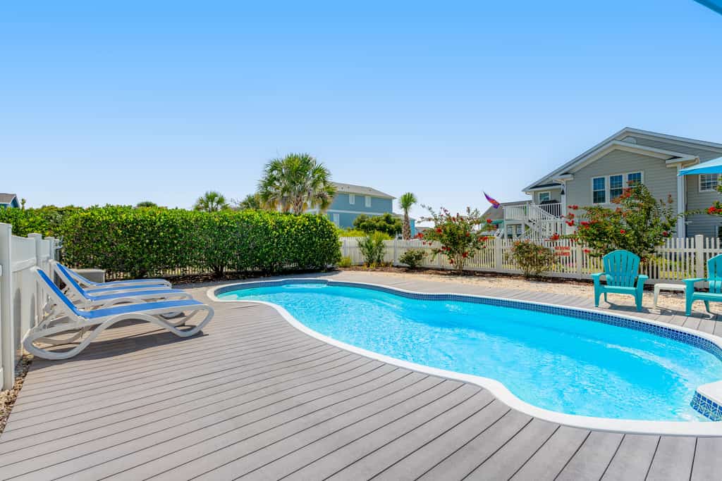 Beautiful Waterway-View Home with Private Pool, Ping-Pong, Washer/Dryer & WiFi