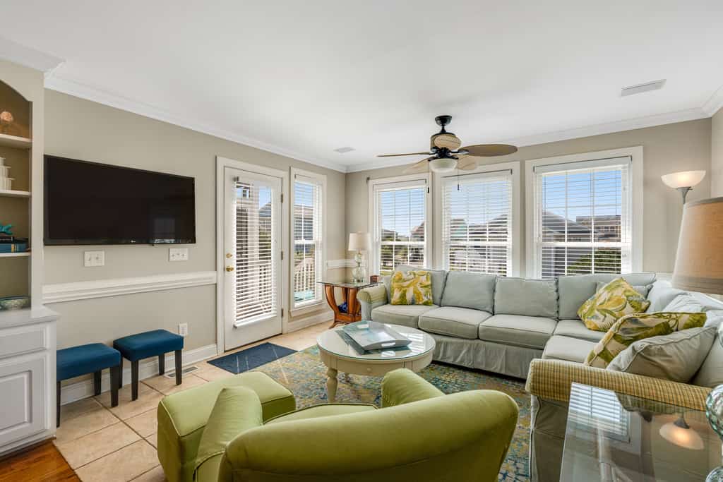Beautiful Waterway-View Home with Private Pool, Ping-Pong, Washer/Dryer & WiFi