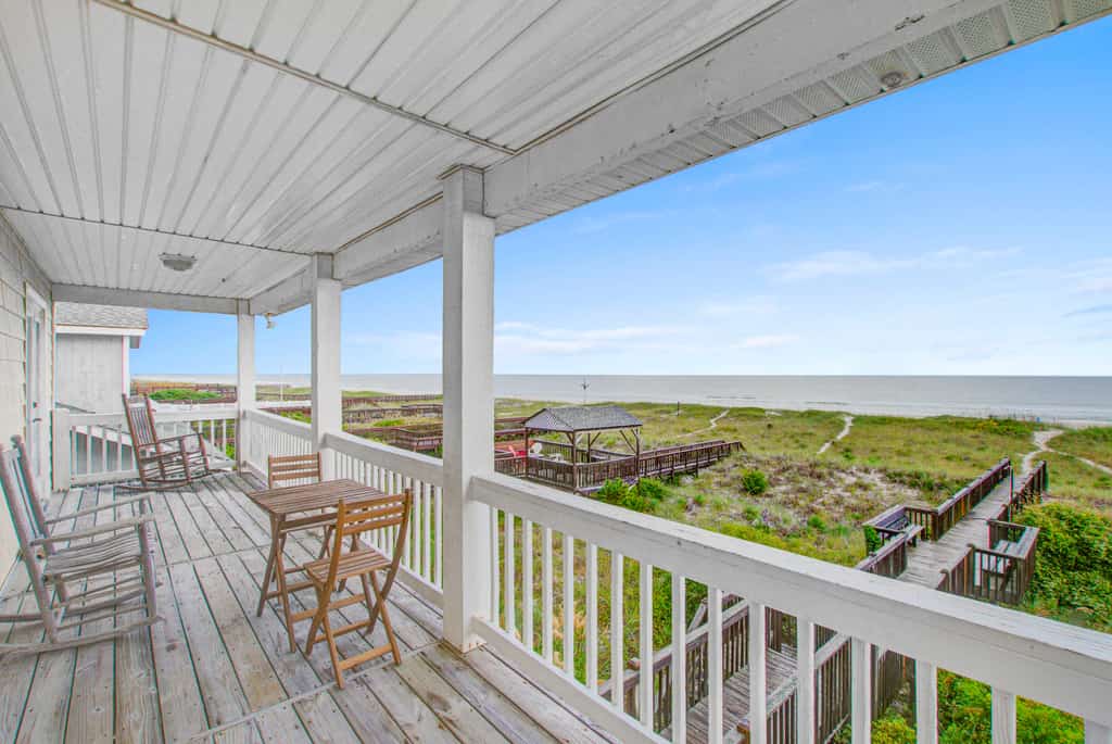 Oceanfront Home with Private Walkway to Beach, 2 Ocean-View Sun Decks & WiFi