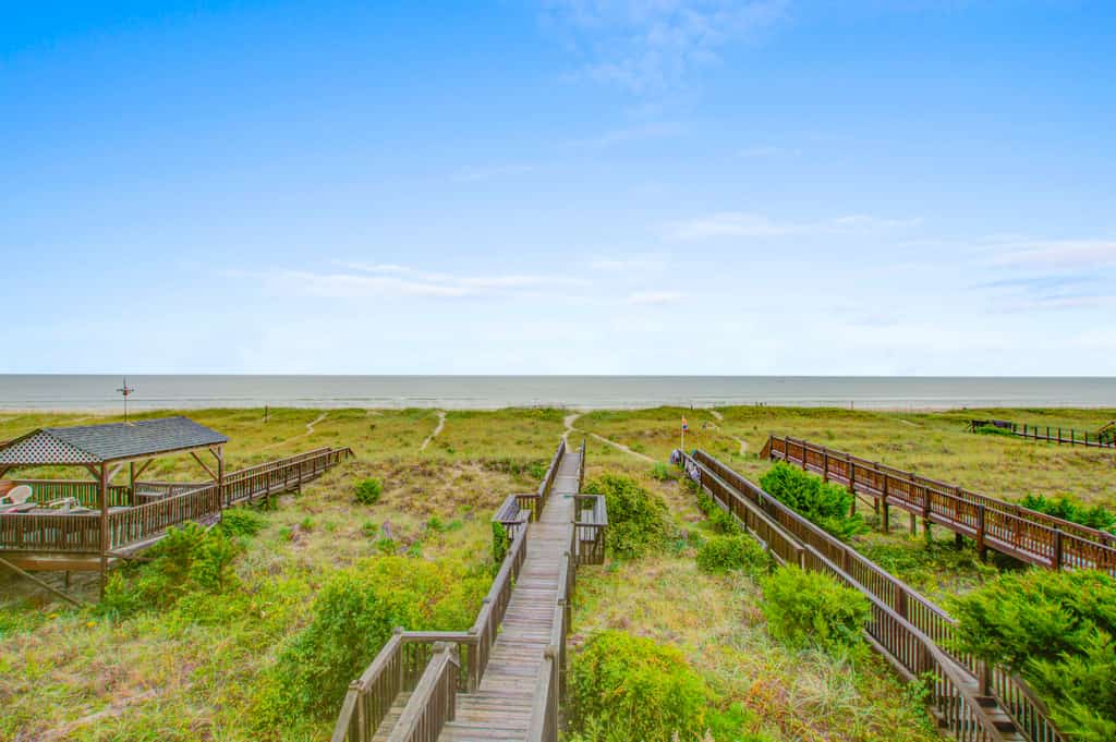 Oceanfront Home with Private Walkway to Beach, 2 Ocean-View Sun Decks & WiFi