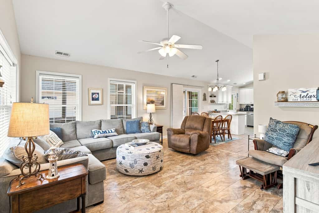 Seas the Day | Screened Porch & Bikes | Walk to Beach & Intracoastal Waterway