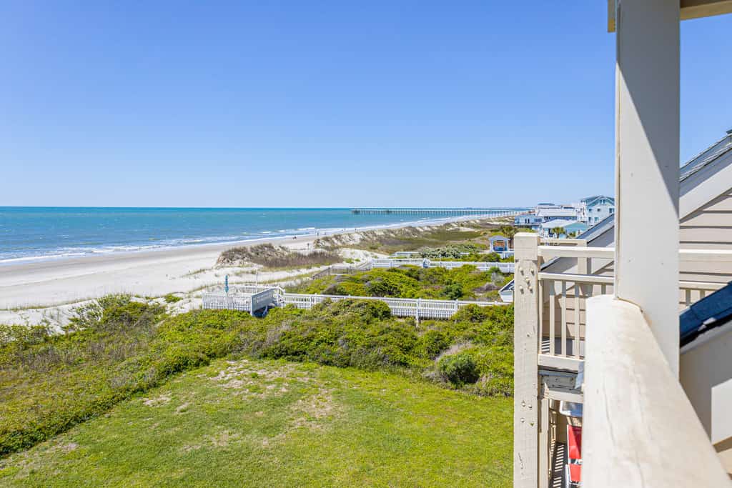 Updated third-floor condo with WiFi, shared pool, balcony, W/D, & central AC