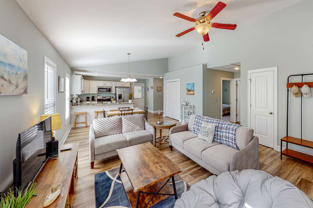Oak Island Oasis: Updated, dog-friendly home near the beach with fenced yard