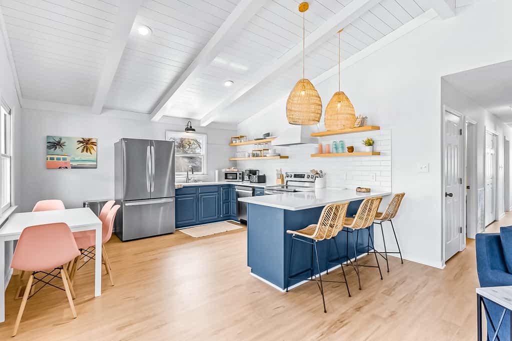 Golden Oasis: Cheerful dog-friendly home with kitchen, balcony, patio, & W/D - close to beach