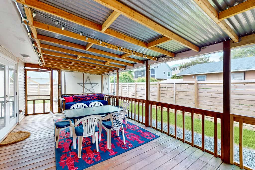 Gigi's Getaway: Inviting dog-friendly home with patio, full kitchen, central AC, & W/D