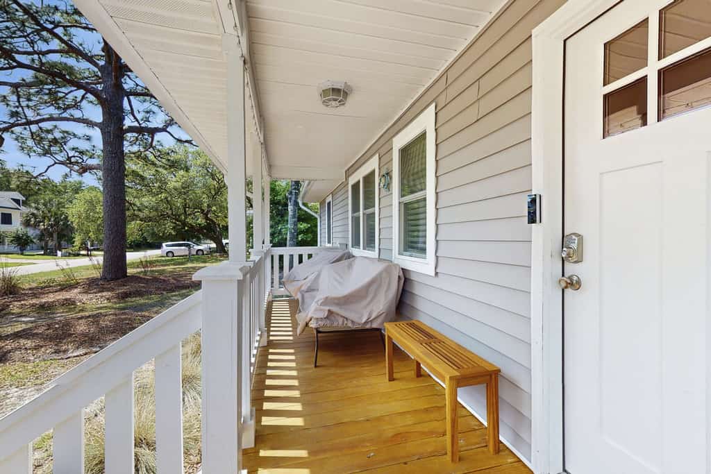 Easy Stay OKI: Near Beach, Enclosed Yard, Bikes!