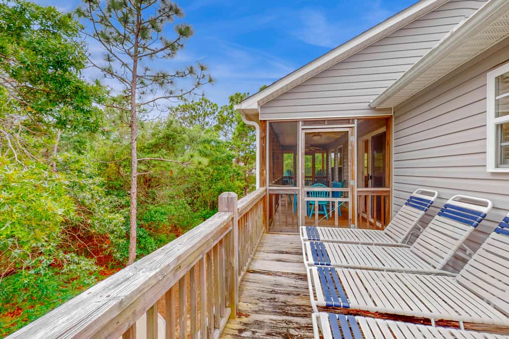 Sweet and Salty: Coastal home near beach with enclosed porch and near the intracoastal waterway