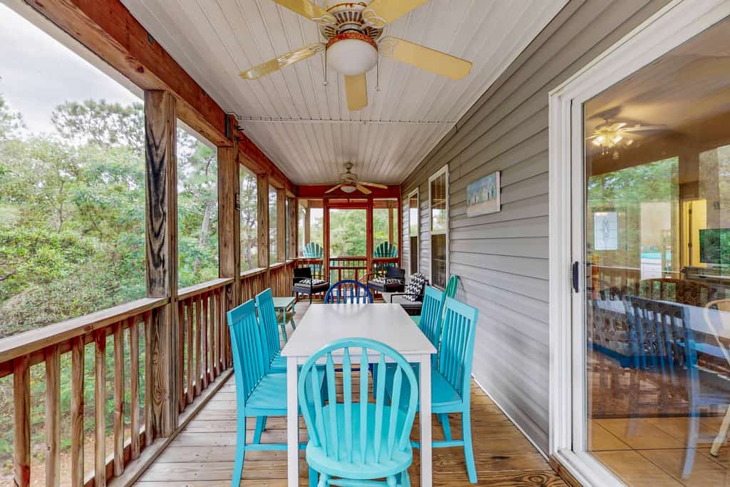 Sweet and Salty: Coastal home near beach with enclosed porch and near the intracoastal waterway