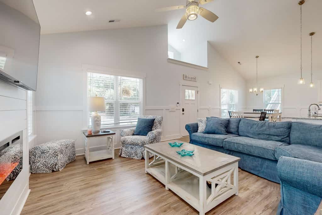 Knee Deep: Family friendly, near beach