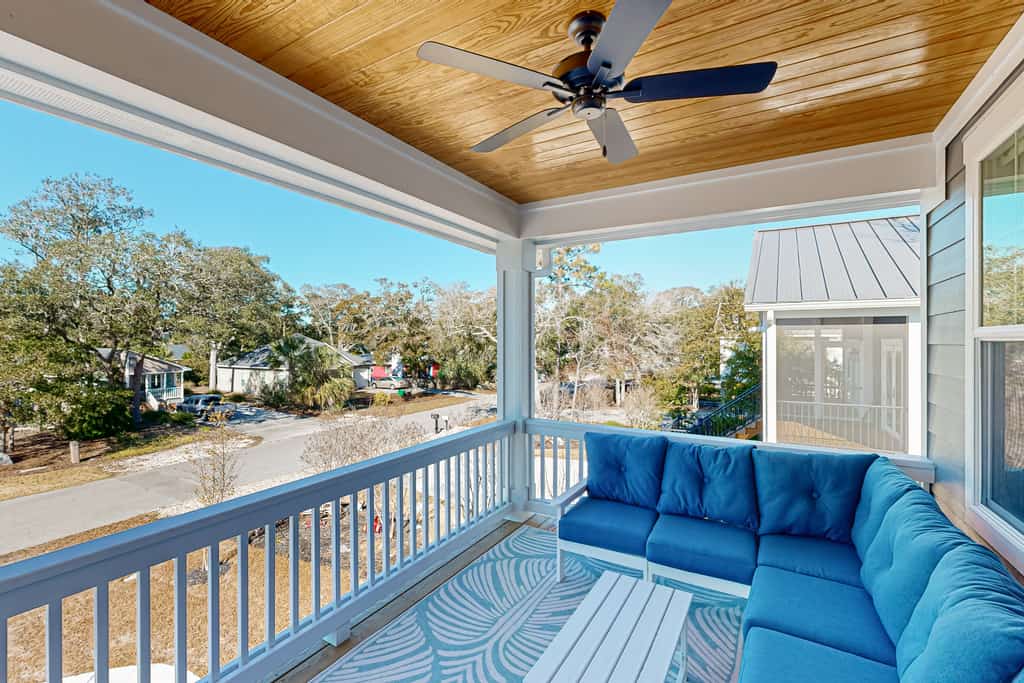 Anchor Forty-Five: Coastal home with large deck, close to beach and local attractions