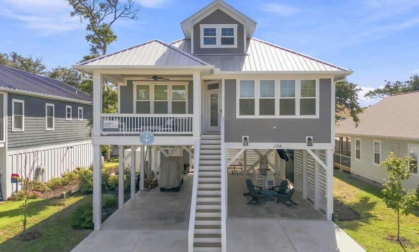 Anchor Forty-Five: Coastal home with large deck, close to beach and local attractions