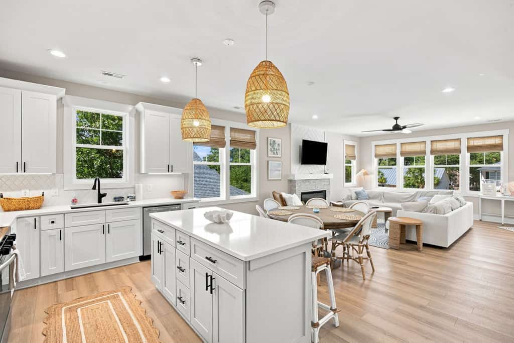 Anchor Forty-Five: Coastal home with large deck, close to beach and local attractions