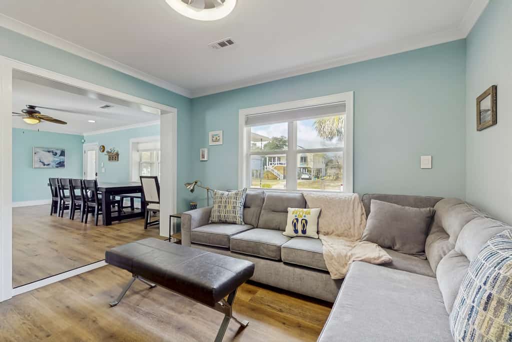Sunsational: Coastal home with private pool and slide, close to beach and local attractions