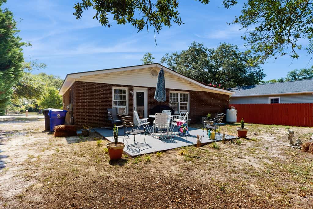 Wilson Honey Do: Coastal home with private patio, close to beach and local attractions