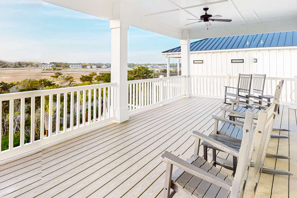 Take Me A-Wave: Water-view, pool, foosball, grill, & two W/Ds