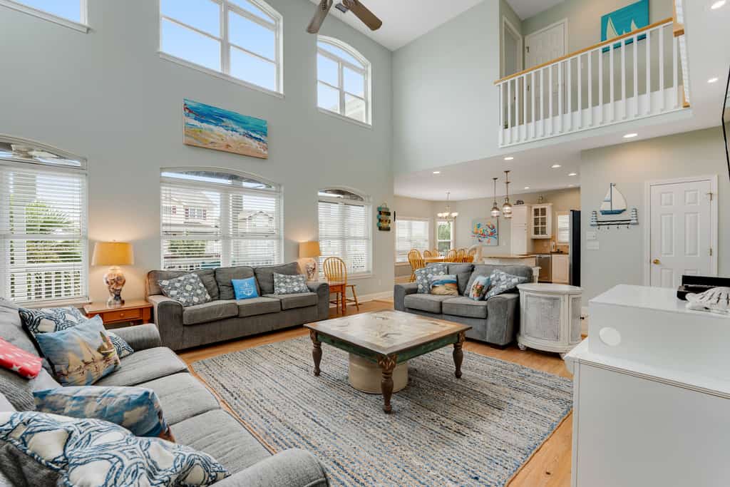 Finally Free: Sprawling home with pool access, balconies, enclosed yard, & grill - dogs ok