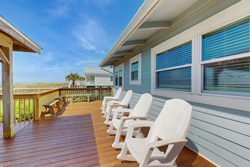 Deja Blue: Oceanfront Perfection
