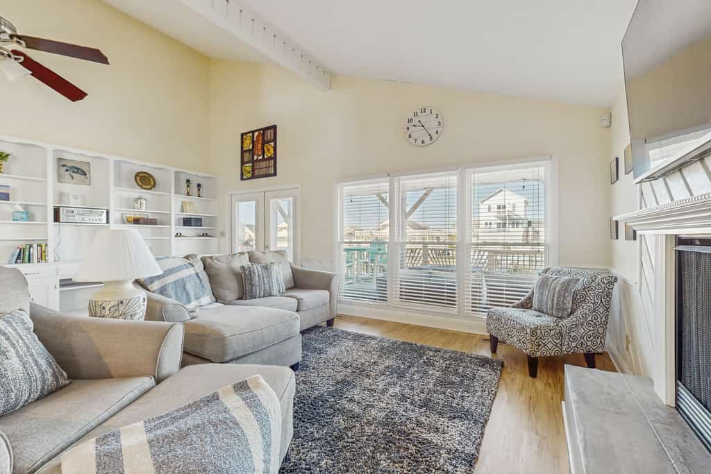 The Four SeaSons: Decks with Intracoastal views!