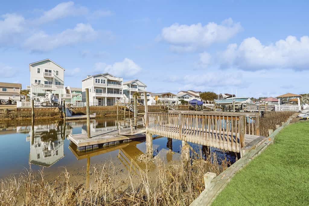 The Four SeaSons: Decks with Intracoastal views!