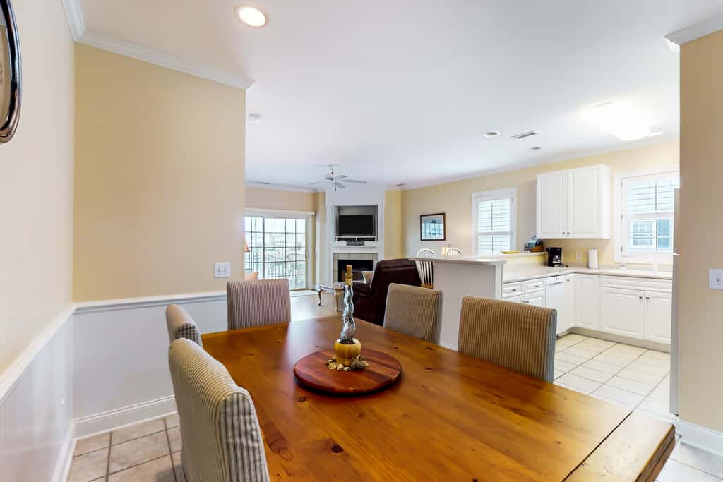 STJ16 Mystic Marina, Unit 204