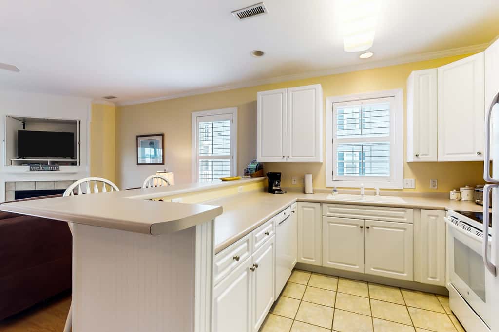 STJ16 Mystic Marina, Unit 204