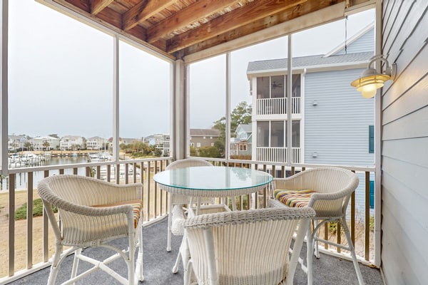 Mystic Marina B: Spacious condo with marina & Intercoastal views, screened-in balconies, W/D & AC