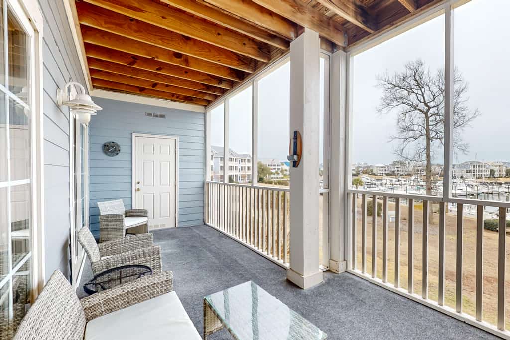 Mystic Marina B: Spacious condo with marina & Intercoastal views, screened-in balconies, W/D & AC