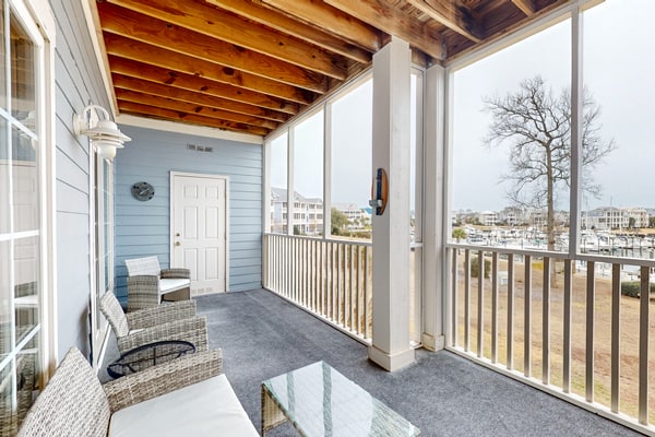 Mystic Marina B: Spacious condo with marina & Intercoastal views, screened-in balconies, W/D & AC