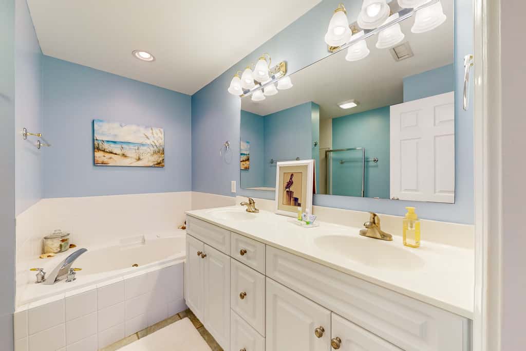 STJ16B Mystic Marina, 204B