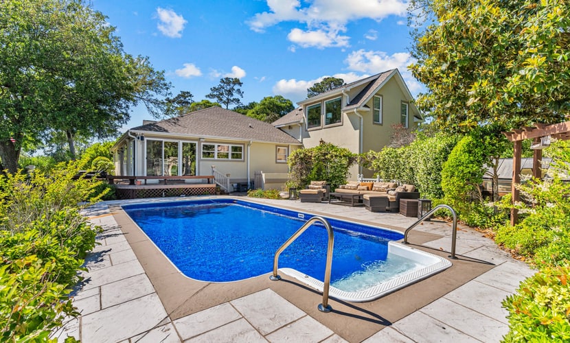 Shining Waters: Gorgeous waterfront home with private hot tub, pool, views, deck, & fireplace