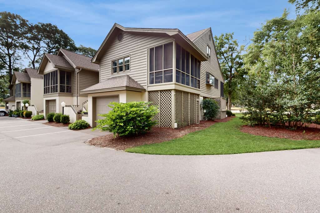 Clubhouse Villa 2BR: Near golf, beach, amenities