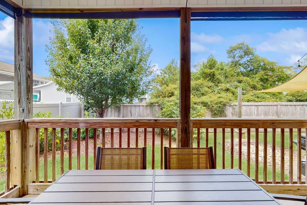 Casey's Place: Pet Friendly Home with Fenced Yard and Gas Grill Minutes to Beach